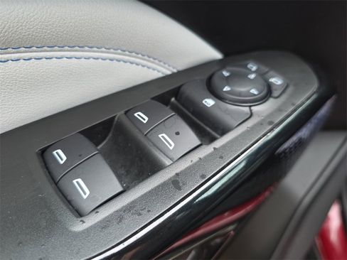 Used 2025 Chevrolet Trax LT w/ LT Convenience Package image 31