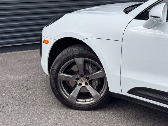 Certified 2023 Porsche Macan AWD/4WD image 12