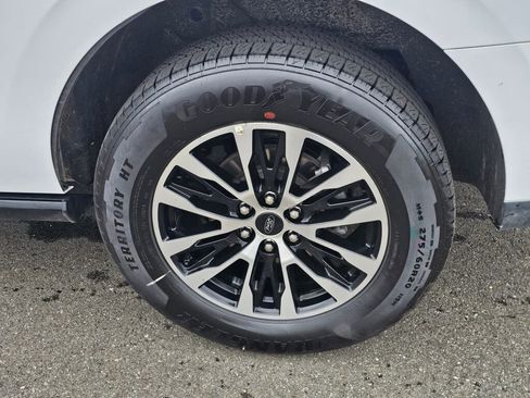 Certified 2025 Ford Expedition Platinum AWD/4WD image 11