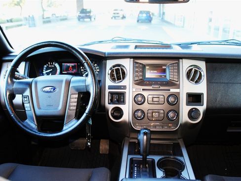 Used 2017 Ford Expedition XLT image 14
