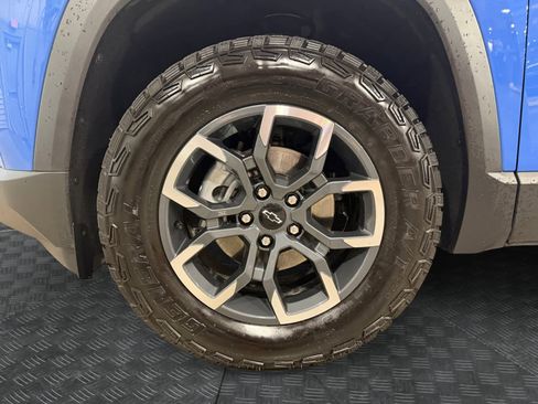 Used 2025 Chevrolet Equinox ACTIV w/ Safety and Technology Package AWD/4WD image 15