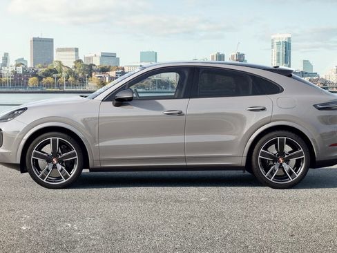 Used 2022 Porsche Cayenne Turbo S image 2