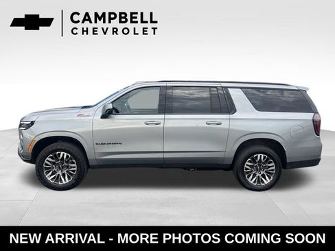 Used 2025 Chevrolet Suburban Z71 AWD/4WD image 2