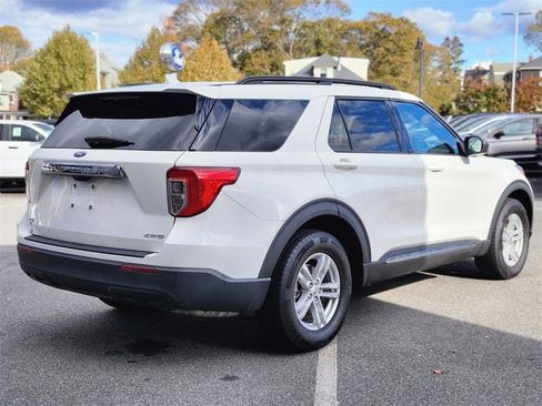 Used 2022 Ford Explorer XLT image 5