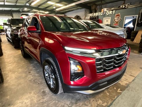 Used 2025 Chevrolet Equinox LT w/ Convenience Package II image 3