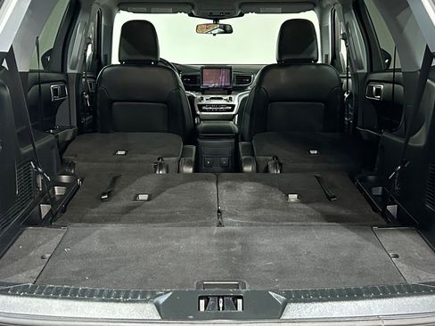 Used 2022 Ford Explorer XLT w/ Equipment Group 202A AWD/4WD image 43