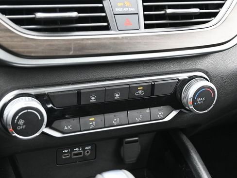 Used 2024 Nissan Altima 2.5 SV image 14