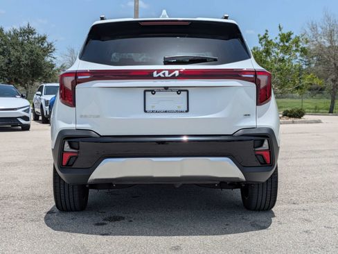 Used 2024 Kia Seltos SX w/ SX Sunroof Package AWD/4WD image 6
