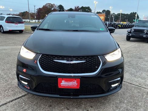 New 2026 Chrysler Pacifica Limited w/ Trailer Tow Group image 9