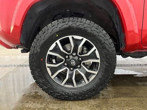 Certified 2022 Toyota Tacoma TRD Sport AWD/4WD image 23