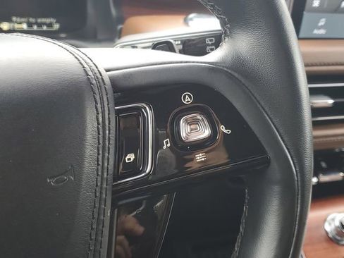 Certified 2023 Lincoln Aviator Reserve w/ Equipment Group 201A image 16