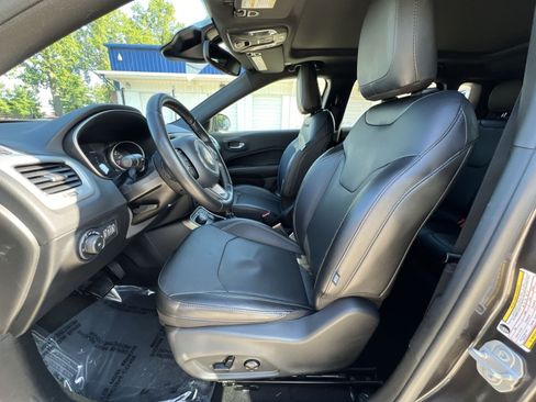 Used 2021 Jeep Compass Latitude w/ Sun and Sound Group AWD/4WD image 18