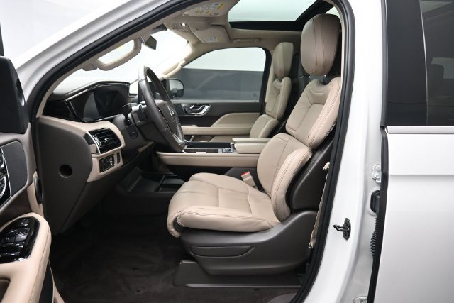 Certified 2023 Lincoln Navigator Reserve RWD image 10
