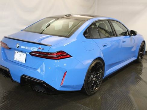 Used 2026 BMW M5 w/ Carbon Package AWD/4WD image 4