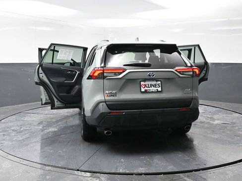 Used 2023 Toyota RAV4 XLE Premium image 58