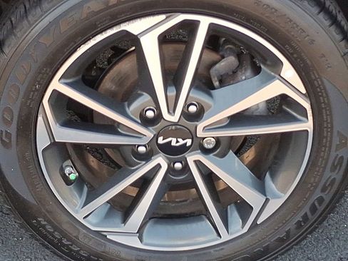 Certified 2023 Kia Forte LXS w/ LXS Technology Package FWD image 10