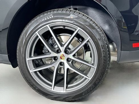 Certified 2026 Porsche Macan AWD/4WD image 33