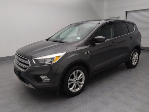Used 2017 Ford Escape SE image 2