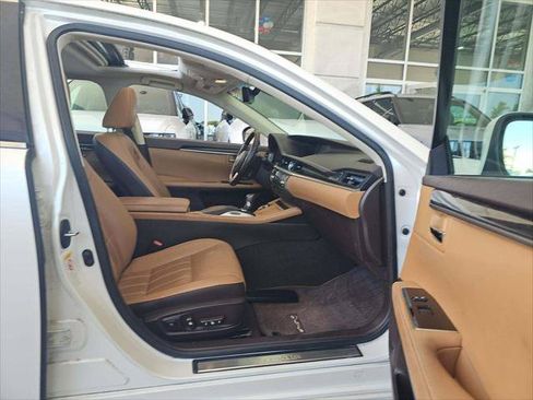 Used 2018 Lexus ES 350 w/ Luxury Package w/Wood Trim FWD image 19