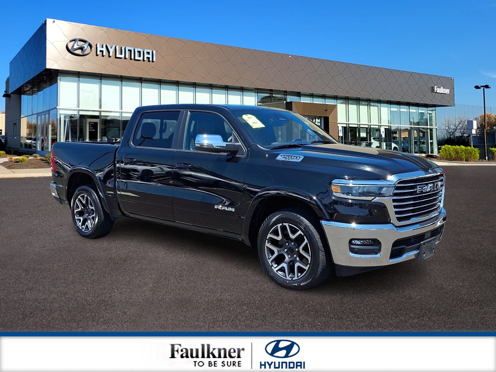 Used 2025 RAM 1500 Laramie AWD/4WD image 1