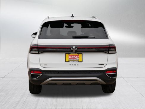 Used 2026 Volkswagen Taos SE w/ Panoramic Sunroof Package AWD/4WD image 6