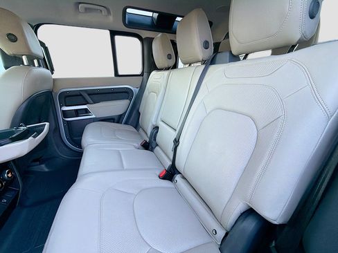 Used 2023 Land Rover Defender 110 SE image 21