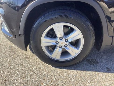 Used 2020 Chevrolet Trax LT w/ LT Convenience Package image 39