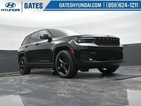 Used 2023 Jeep Grand Cherokee Altitude AWD/4WD image 45