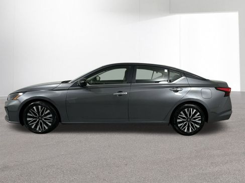 Certified 2024 Nissan Altima 2.5 SV image 30