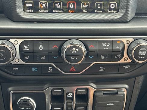 Used 2023 Jeep Wrangler Unlimited Sahara w/ Cold Weather Group AWD/4WD image 32