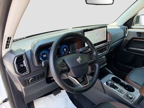 Used 2025 Ford Bronco Sport Outer Banks w/ Outer Banks Tech Package+ AWD/4WD image 9