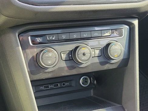 Used 2020 Volkswagen Tiguan SE image 27