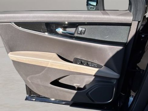 Used 2023 Lincoln Nautilus Standard w/ Premium Package image 17