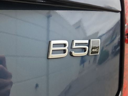 New 2025 Volvo XC90 B5 Plus w/ Protection Package Premier image 12