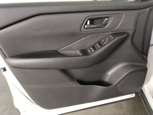 Used 2024 Nissan Rogue S FWD image 22