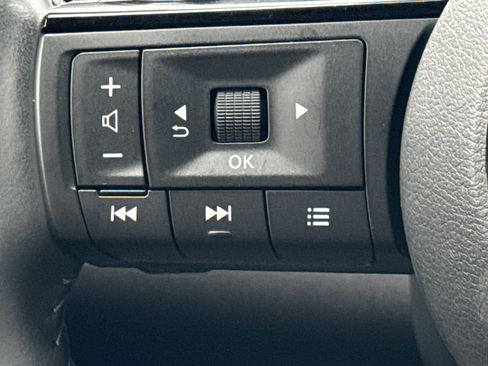 Used 2024 Nissan Pathfinder SL AWD/4WD image 19