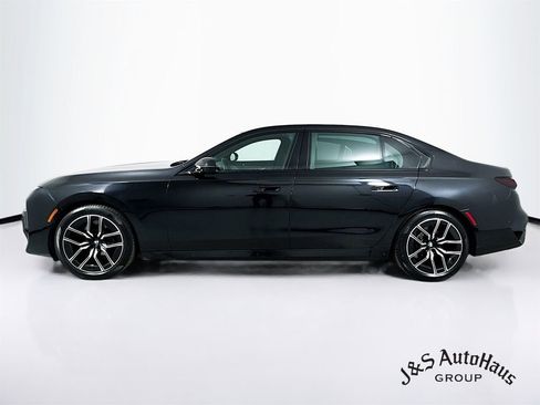 Used 2023 BMW 760i xDrive w/ Executive Package image 4