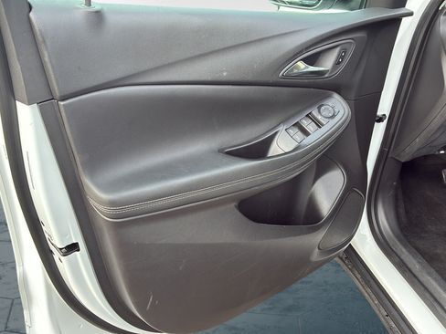 Used 2025 Buick Encore GX Preferred FWD image 11