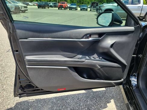 Used 2020 Toyota Camry LE FWD image 17