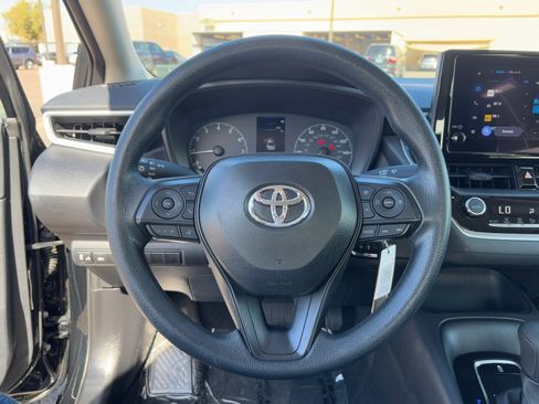 Used 2025 Toyota Corolla LE image 18