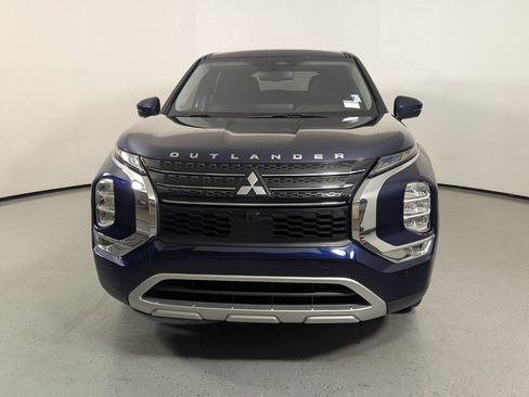 Used 2024 Mitsubishi Outlander SE FWD image 2