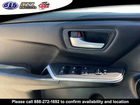 Used 2017 Toyota Camry SE w/ Moonroof Package FWD image 19