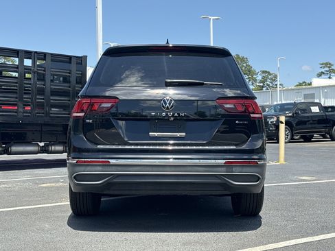 Used 2022 Volkswagen Tiguan SE w/ Panoramic Sunroof Package AWD/4WD image 16