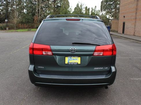Used 2004 Toyota Sienna LE w/ LE Pkg 7 FWD image 8