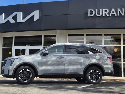 New 2025 Kia Sorento S image 13