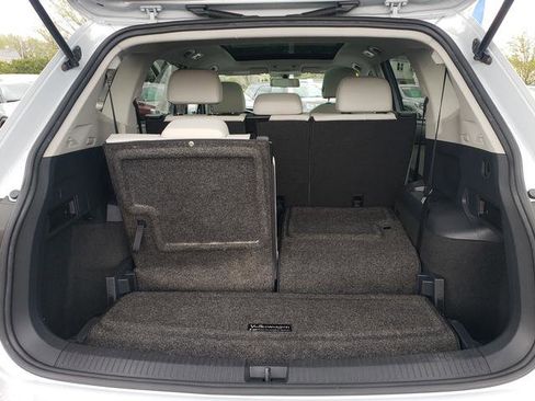 Used 2018 Volkswagen Tiguan SE w/ Panoramic Sunroof Package AWD/4WD image 5