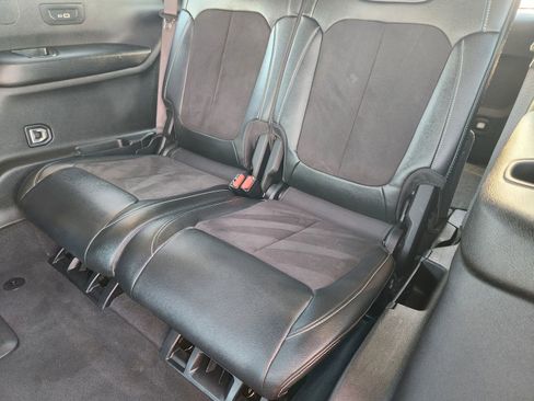 Used 2023 Jeep Grand Cherokee L Laredo image 32