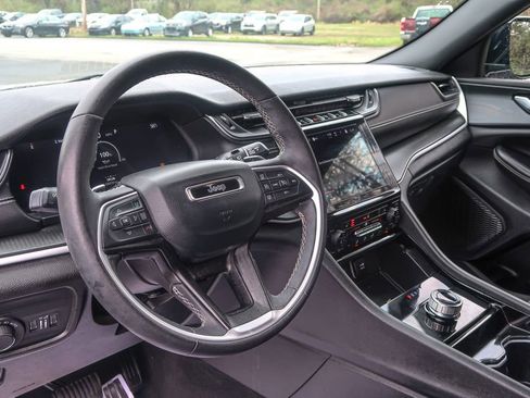 Used 2023 Jeep Grand Cherokee L Laredo image 26