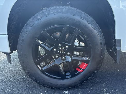Used 2023 Chevrolet Silverado 1500 RST w/ Redline Edition AWD/4WD image 9