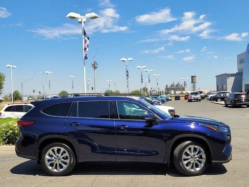 Used 2023 Toyota Highlander Limited AWD/4WD image 3